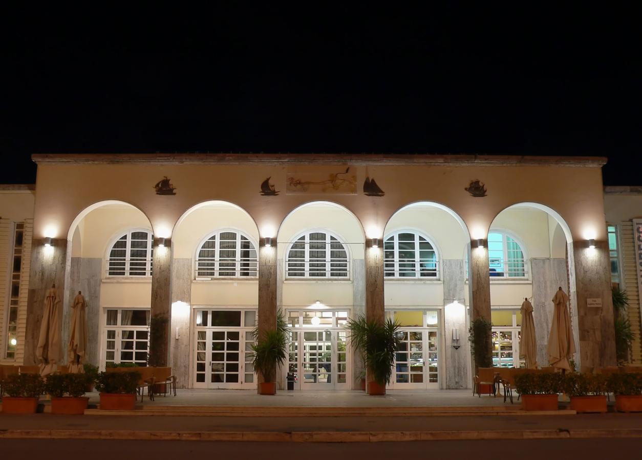 Hotel Luana Виареджо Экстерьер фото